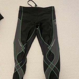 (1) Pair Mens CW-X INSULATOR STABILYX TIGHTS / leggings - Medium